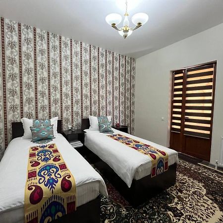 Old Safari Golden Location Guest House Bukhara Esterno foto