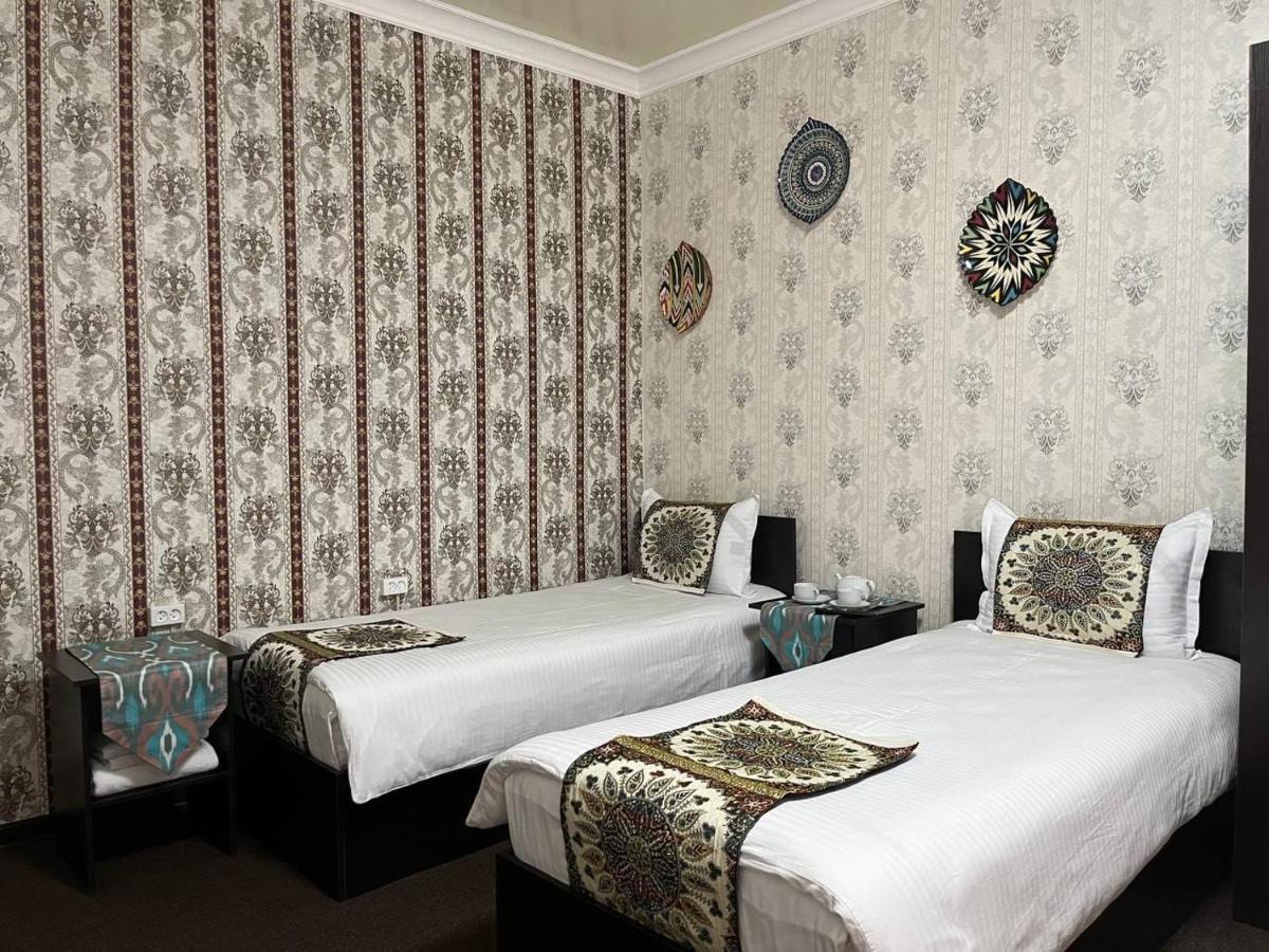 Old Safari Golden Location Guest House Bukhara Esterno foto