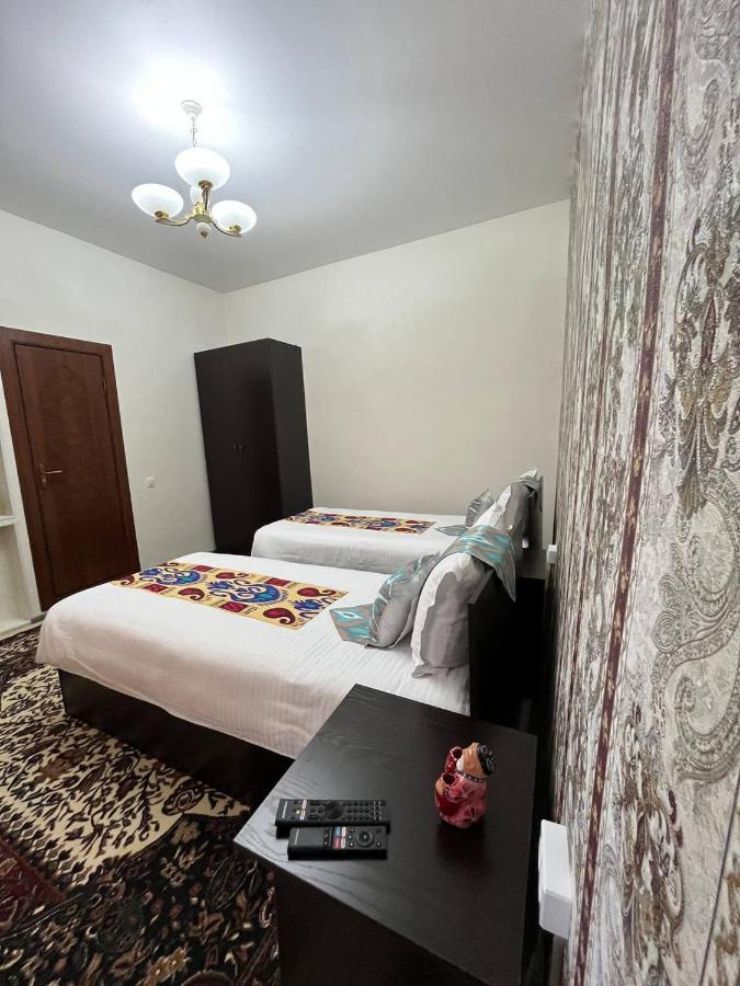 Old Safari Golden Location Guest House Bukhara Esterno foto