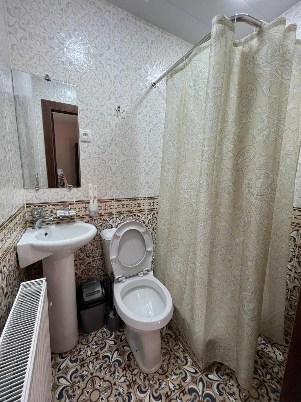 Old Safari Golden Location Guest House Bukhara Esterno foto