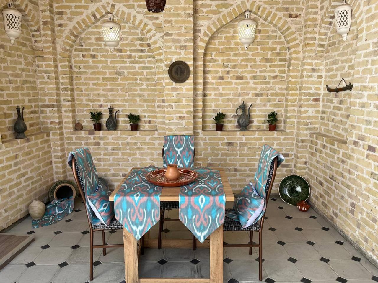 Old Safari Golden Location Guest House Bukhara Esterno foto
